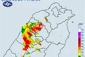 國家警報開炸！雷雨連轟竹苗1小時　新竹油羅溪防溪水暴漲