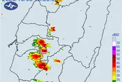 連假國家警報響！4地傍晚遭大雷雨狂炸　一路下到晚上
