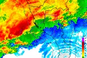 高屏居民注意！氣象署緊急示警大雷雨　31鄉鎮區小心