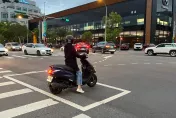 左撇子「怎麼騎機車？」　網笑翻：慣用左手不代表右手廢了