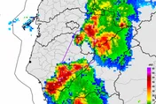 對流雲系發威！天塌式暴雨襲嘉南　大雷雨狂轟一小時