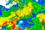 劇烈對流夜襲高屏！雷雨炸彈連轟1小時　防淹水坍方