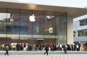 蘋果iPhone Duo開賣！北京門市提前營業　果粉清晨6點排隊