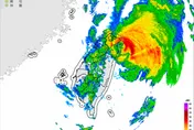 國家警報深夜狂響！薔琵超近北台灣強風告警　宜蘭大雷雨轟不停