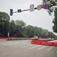 天沒亮趕路！陸客車疑「視線不良」　狠撞路邊貨櫃車釀6死