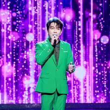 許志豪穿全身綠當「青蛙王子」 同台李子森唱跳被虧:像高凌風