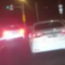 影/內湖駕駛按喇叭提醒前車未打燈！　竟被對方當街亮刀威脅