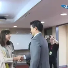 送水果遭許淑華追問「為何你一回來就軍演」?蔣萬安僅回:謝謝!