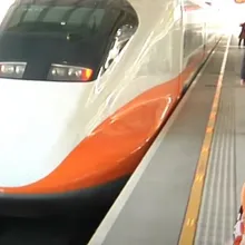 小周末大出包！台鐵山佳站電車線斷落　高鐵加開2班南下列車