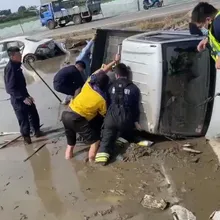 嘉義水上對撞車禍！2車栽進田中　6旬婦一度命危
