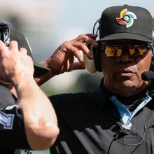 WBC/158公里火球直砸臉！主審視角曝光　球迷全嚇壞