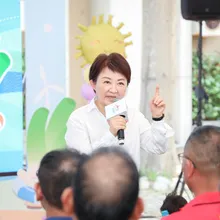 才勸賴清德學蔡英文　盧秀燕再發「雙英」同框照