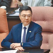 卓榮泰喊「馬鈴薯每顆檢查」被罵翻！卡神抓狂開第一槍：低能兒