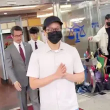 影/避談高血壓！薛仕凌涉閃兵出庭！雙手合十：會跟法官陳述