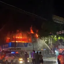 影/火噬整棟樓！湖南商鋪凌晨惡火奪5命　傳電動機車充電釀災