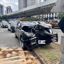 影/昨中和喪屍才奪1命！今板橋保時捷男毒駕自撞燈桿