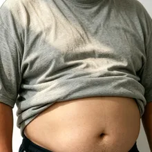 體重沒變肚子卻愈來愈大？醫揭肌肉變少…內臟脂肪堆積