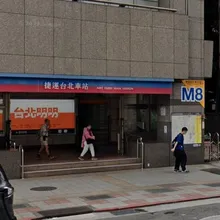 捷運台北車站男子「對自己噴防狼噴霧」！警台中逮人到案