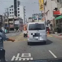 台中路怒翁行車糾紛遭毆身亡！家屬貼畫面怒控對方先逼車、打人
