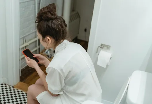 大便浮水面恐是「癌王」警訊! 醫:及早發現多活20年