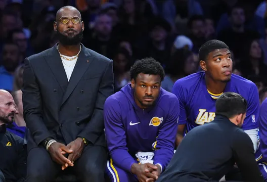 NBA/詹皇不在、湖人落敗　勇士嘴綠笑：他的屁股黏在椅子上了