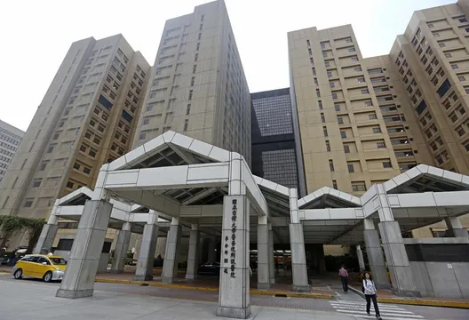 台大駁兒科醫「時薪900元」  院方：底薪另計