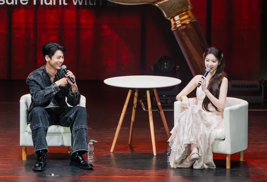 首辦見面會展演技!舒華重現《背著善宰跑》名場面 頭靠林柏宏肩上超羞