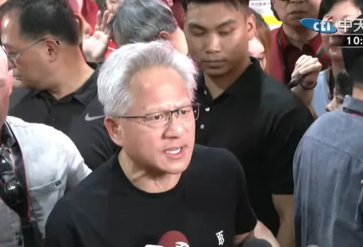 黃仁勳真的累了！奔波3周「準備回家」親曝下次來台時間