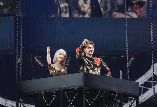 DJ SODA現身羅志祥演唱會！辣曬事業線「親密互動」嗨翻全場