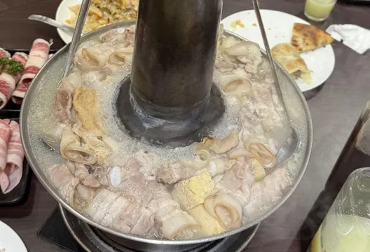 沙茶醬、豆瓣醬都是地雷!營養師曝火鍋沾醬「高鈉元兇」