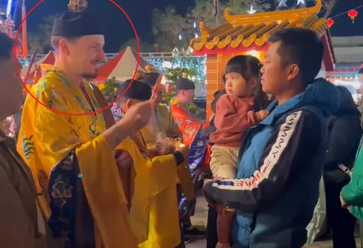 影/彰化溪湖奉天宮建醮！驚見「捷克籍法師」講英文祈福