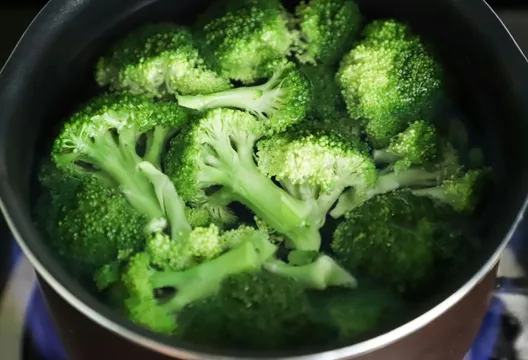 「貴族蔬菜」青花菜盛產！南部4顆50元　菜販：非政策所致