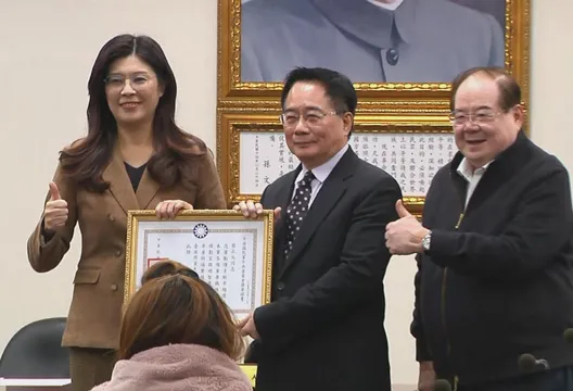 國民黨送暖！獲頒實踐一等獎章　蔡正元：這是我的「諾貝爾和平獎」