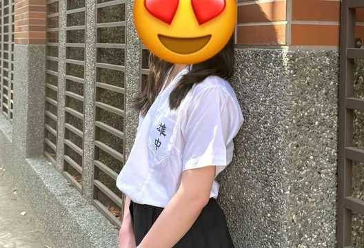Fumi阿姨穿「雄中制服」青澀照曝光　網驚：根本空靈系校花