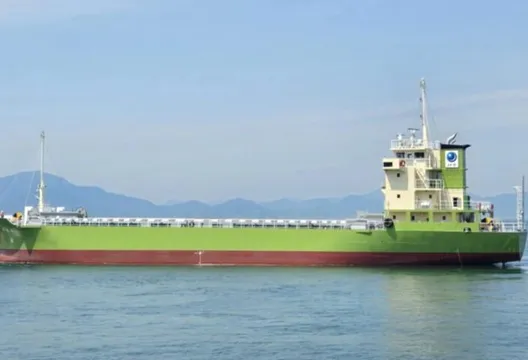 日本499噸貨物船撞上！13人海釣船「斷兩截」　多人落海2命危