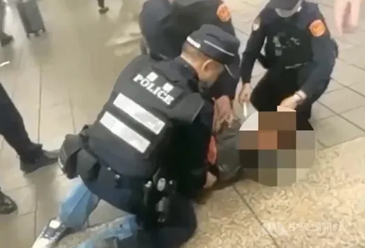 捷運北車男子吼叫遭拒載起爭執！警壓制上銬管束送辦