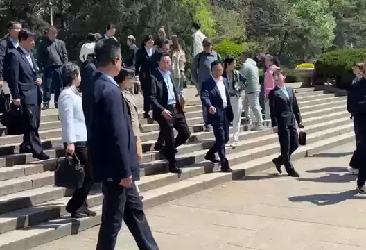 國台辦副主任場勘還送兩本書！　鄭麗文明上中山陵規格受矚