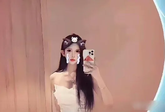 女網紅斷腿流連柬埔寨街頭！強勢回歸大聊秘辛...下秒被消失