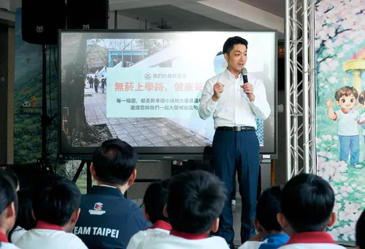 王世堅演講狂讚蔣萬安「4大優點」！網狠酸：沈伯洋玻璃心碎了