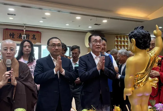 侯友宜力挺李四川「會做事的人」　同台浴佛祈福盼延續新北建設成果