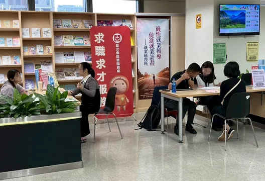 減班休息不是無薪假！最新數據揭「各行各業景氣波動」