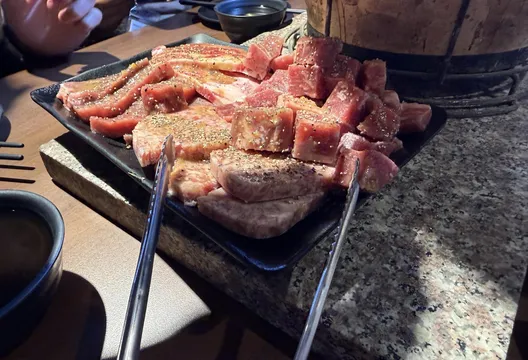進攻深夜肉慾！「肉次方」推極黑和牛　「豚野」帶殼牡蠣無限爽