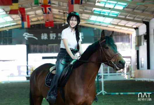 洋基韓啦女神馬術初體驗　李素敏曝「差點被咬」嚇一跳