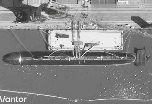 衛星照曝解放軍神秘新潛艦 罕見「無指揮塔」引揣測