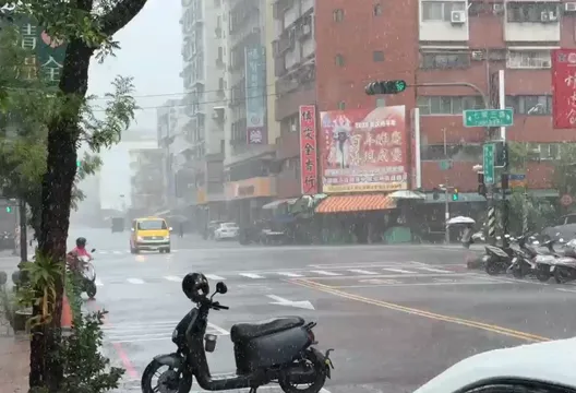 大雷雨開轟！北市、新北升級淹水警戒　3地區列入一級