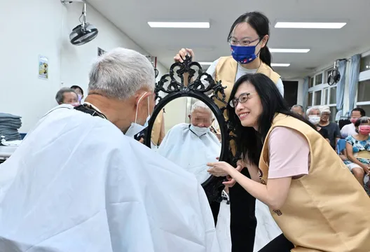 失業、染肺結核讓他淪為街友　志工鼓勵打開心房