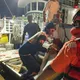 影/澎湖「昇明利6號」印尼漁工斷指　海巡漏夜救援送醫