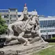 台南鄭成功遭惡搞！200噸巨石像「頭戴三角錐」　畫面曝光