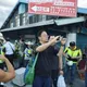 搭火車親赴花蓮光復！張善政「背包客」打扮低調勘災