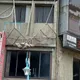北市40年屋齡大樓剝落砸傷人　建管處重罰30萬並限期修復